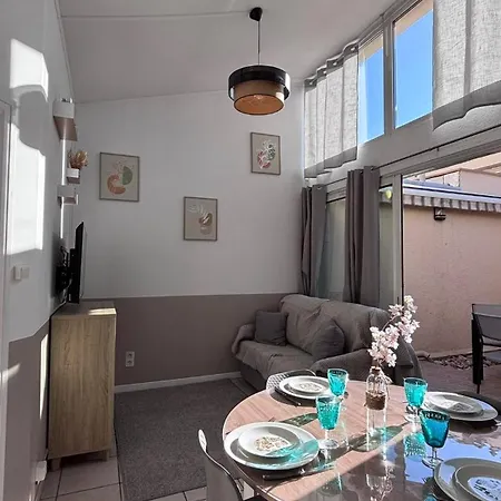 Maison Climatisee 64m2 Avec Patio 6 Personnes Дом отдыха